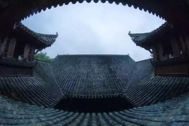 青瓦灰墻，高瓴飛檐，處處消磨時光