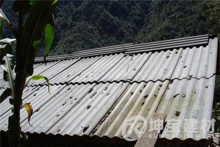 如何判斷自家屋頂上的石棉瓦是否要拆除? 如何判斷自家屋頂上的石棉瓦是否要拆除?